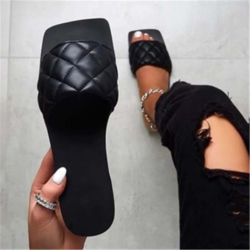 2021 las nuevas mujeres sandalias de verano estilo de zapatos para mujeres Sandalias planas Zapatos de goma zapatos de cuero 2020 diapositivas de talla grande Soulier Femme