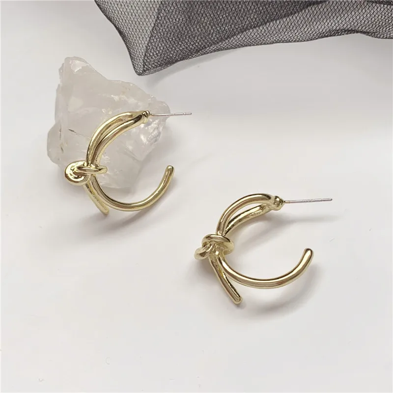 

S925 Silver Needle South Korea Elegant Simple INS Metallic Geometry C- Shaped Knot Ear Stud Women's Non-mainstream Earrings
