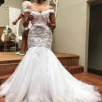 شراءقبالة الكتف الدانتيل حورية البحر فستان الزفاف مع اللؤلؤ حزام