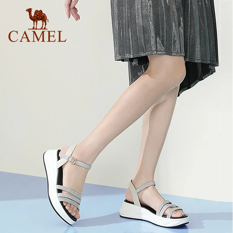 Босоножки женские CAMEL на плоской подошве с круглым носком украшенные кристаллами