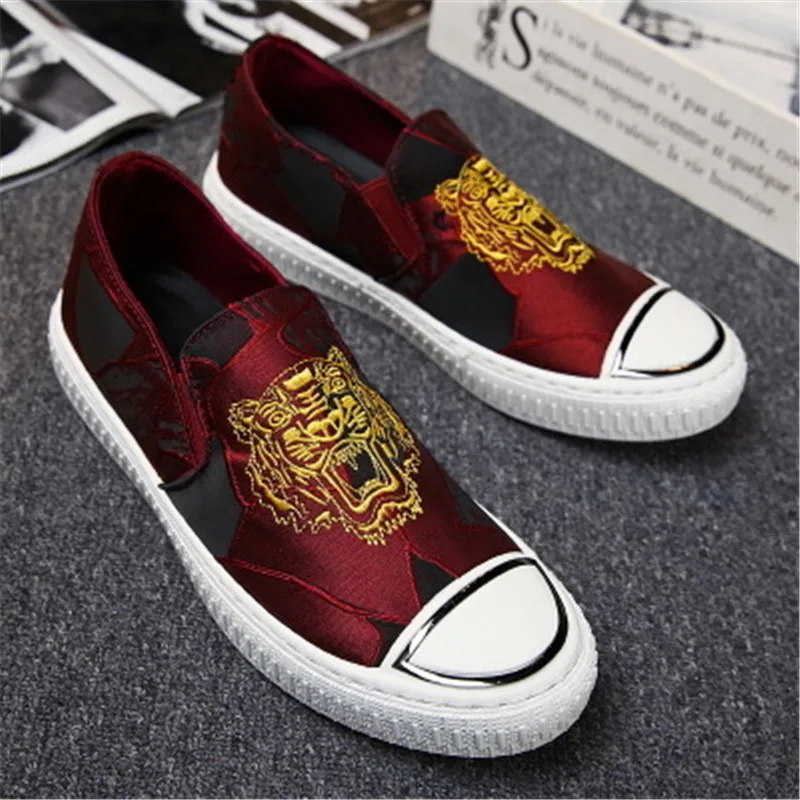 

Embroidery Ethnic Mens Shoes Casual Sneakers Canvas Rubber Loafers Man Breathable Hard-Wearing Slip-On Male Summer Animal Print