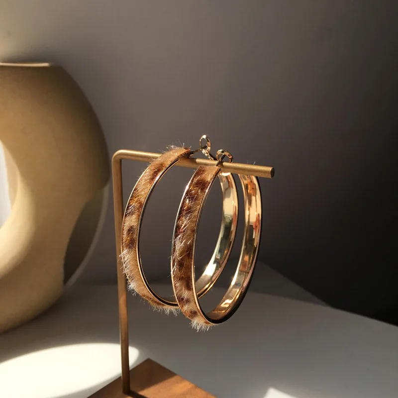 

Elegant Fashion Simple Leopard Print Velvet Hoop Earrings For Women Exaggerated Big Round Circle Earrings Trendy Jewelry