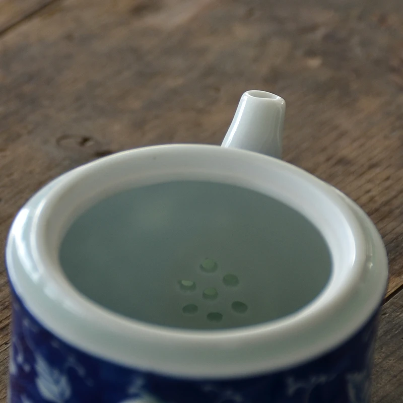 LUWU blue-and-white ceramic teapots with 2 cups portable travel tea set drinkware