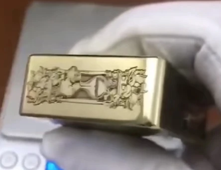 WZH смотреть видео Зоро 915 щит керосиновая Зажигалка латунная Тяжелая Броня пятисторонняя лазерная гравировка девушка