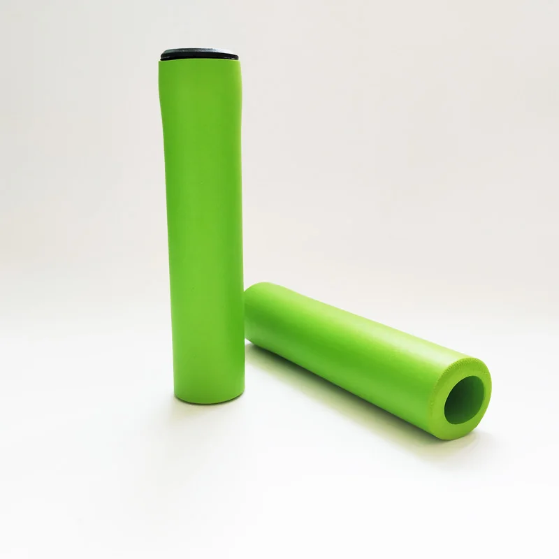 Ухваты MTB велосипедная ручка Силиконовая руль мягкие Сверхлегкий велосипедные ручки Анти-занос, удар-поглощая кулак манжеты велосипед Запчасти - Цвет: xj02 Green