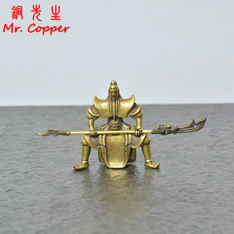 Ретро латунная мини статуя Гуандун Настольный медный маленький орнамент Бог