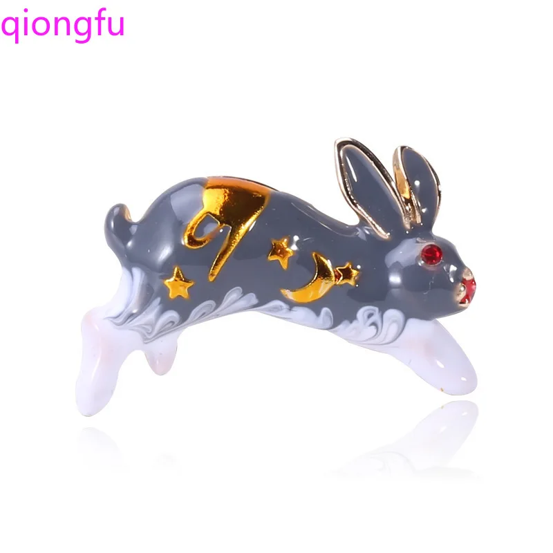 

Qiongfu rabbit cartoon rabbit alloy bunny brooch brooch wild clothing accessories pin Christmas gift female