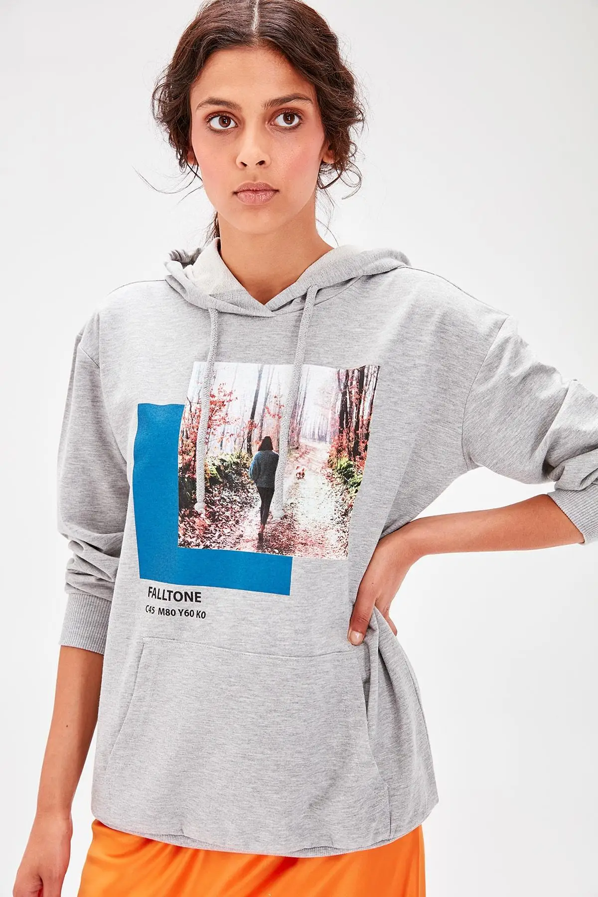 

Trendyol Gray Board Printed Knitted Sweatshirt TWOAW20SW0189