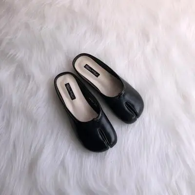 black slippers Tabi/женские туфли ниндзя из микрофибры; удобная обувь на плоской подошве; тапочки с раздельным носком; лоферы на мягкой подошве; однотонные женские мокасины; Размеры 35-40 - Цвет: black slippers