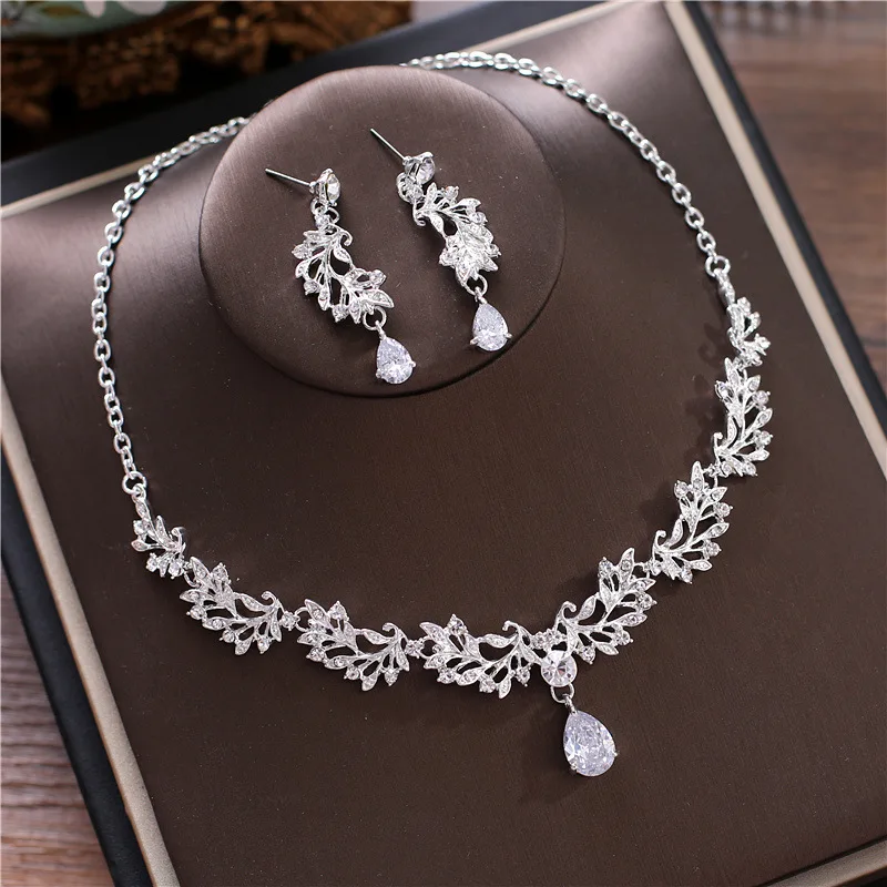 

Glorious Korean Style Bride Man-made Diamond Zircon Necklace Earrings Two-Piece Set Banquet Versatile Marriage Wedding Dress Orn