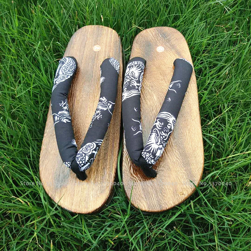 

Japanese Traditional Clogs Geta Men Wooden Outdoor Slippers Beach Flip Flops Kimono Samurai Anime Cosplay Paulownia Flats Shoes