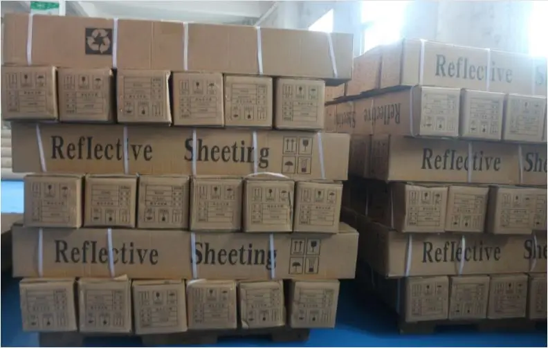 Material autoadesivo reflexivo do sinal do tráfego