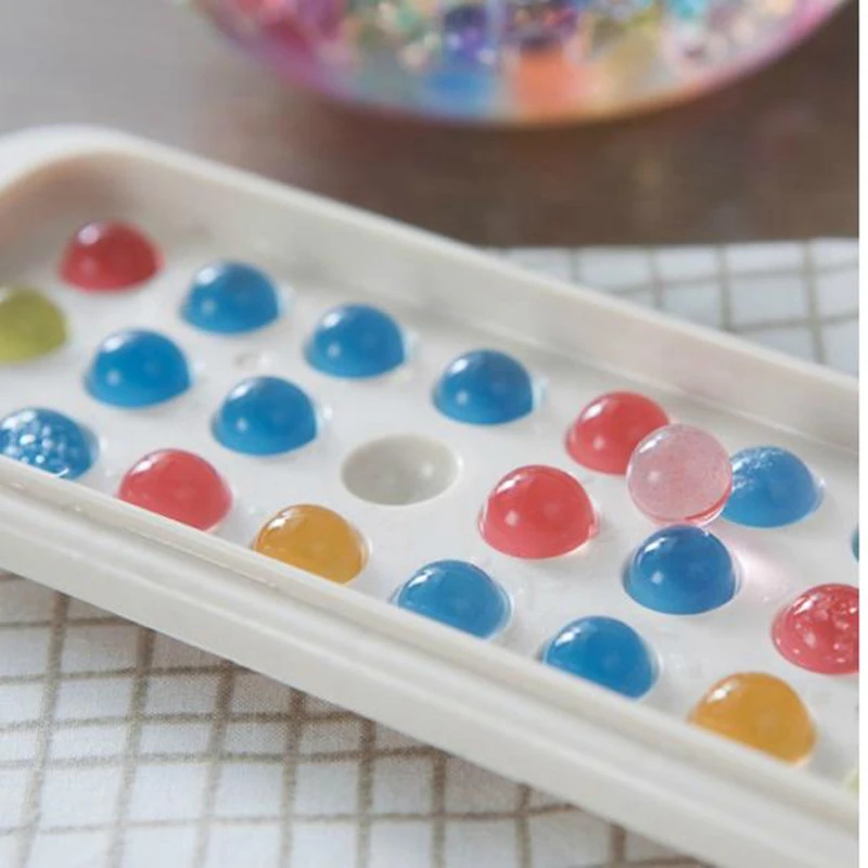 

1PC Creative Ball Shape Ice Tray Plastic Summer Ice Hockey Grid Making Box Molds With Cover Colorful Ice Mold Random Color