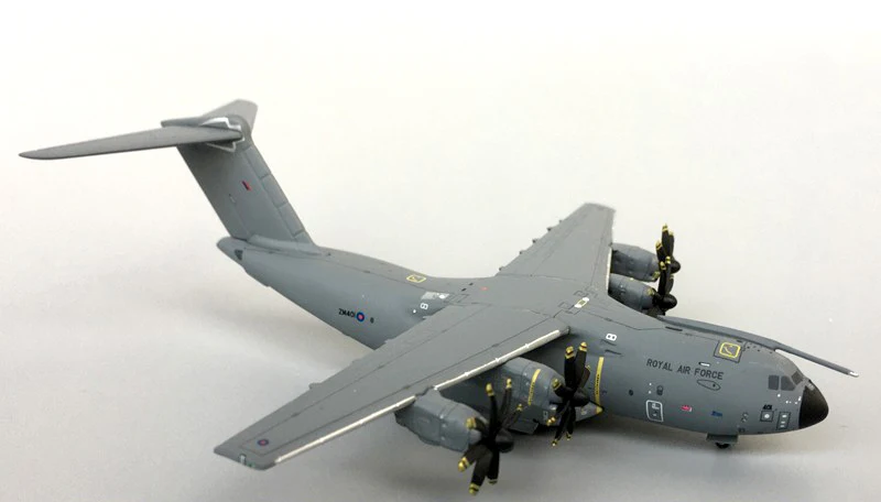 Fine 1/400 091 RAF A400M транспортный самолет Готовая модель сплава