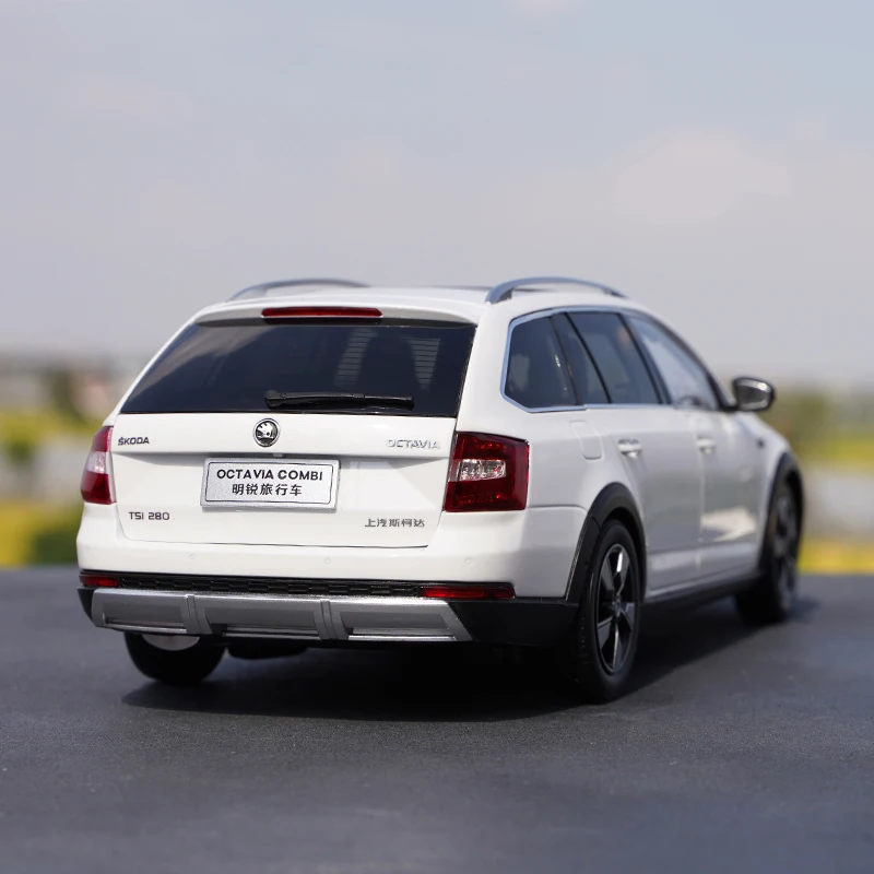 1/18 Skoda Octavia Combi Wagon литая металлическая модель автомобиля игрушка для мальчика