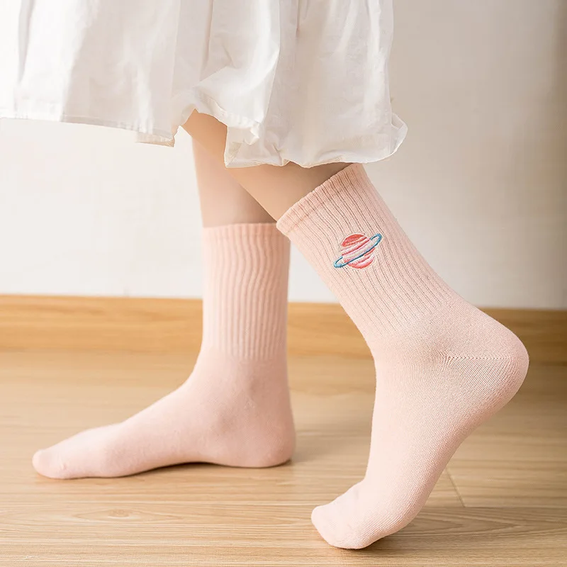 Длинные носки корейские женские стильные осенние милые японские женские носки Харадзюку Kawaii Носки для девочек Подарки планета Волшебная вышивка
