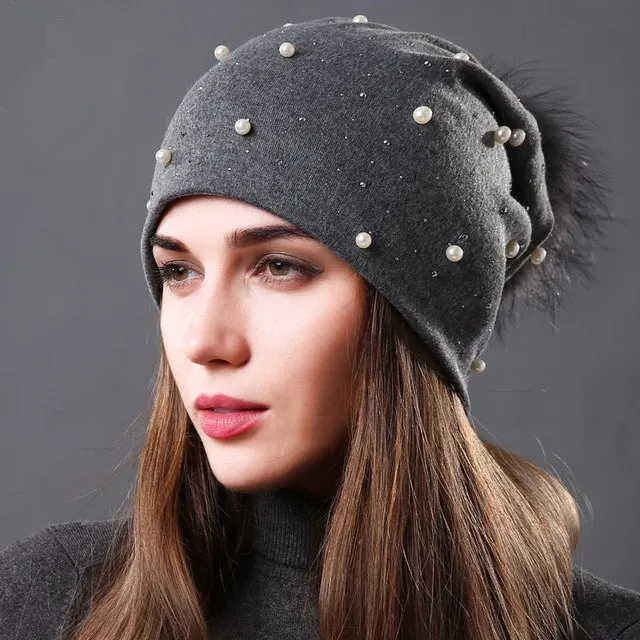 graypom Женские вязаные шапки, украшенные жемчугом, шапочки skullies для девочек, помпоны из натурального меха енота, зимняя теплая шапка с двойной подкладкой - Цвет: graypom