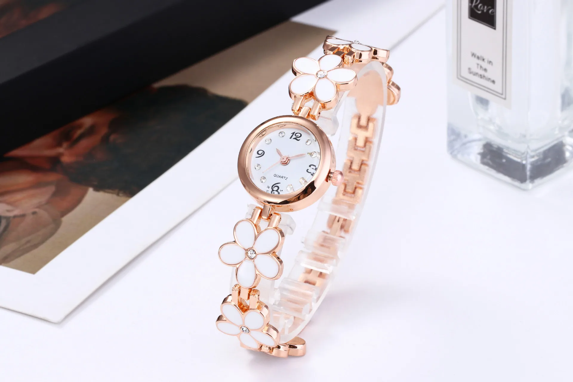 

Latest Fashion Trend Dial Diamond Lady Clover Watch Bracelet Bracelet Watch 2020