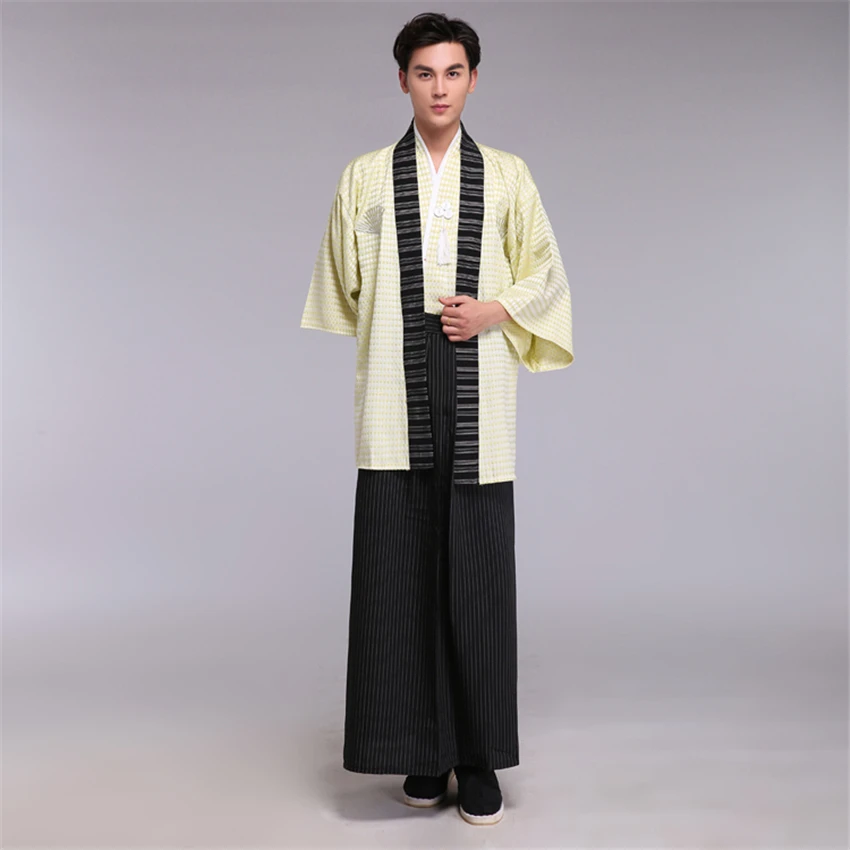 Goedkoop Samurai Traditionele Japanse Kimono Kleding voor Mannen Borduren Lange Mouwen Stage Performance Retro Aziatische Jas Oude Kostuum