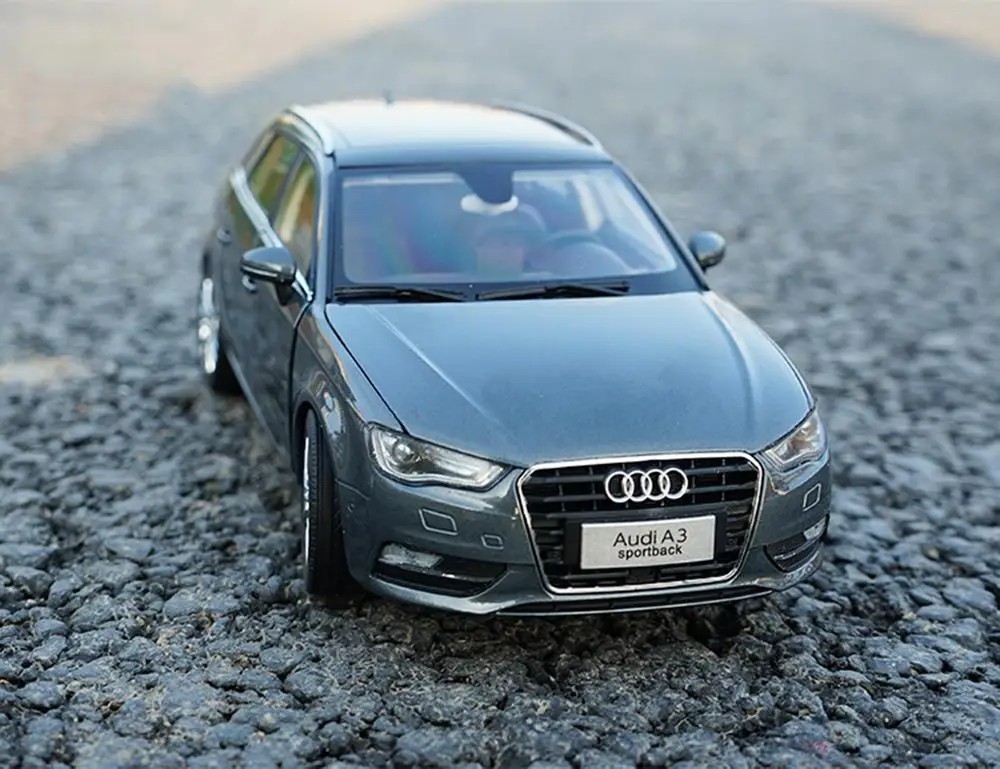 Модель автомобиля Audi A3 Sportback серого цвета коллекционная игрушка в подарок