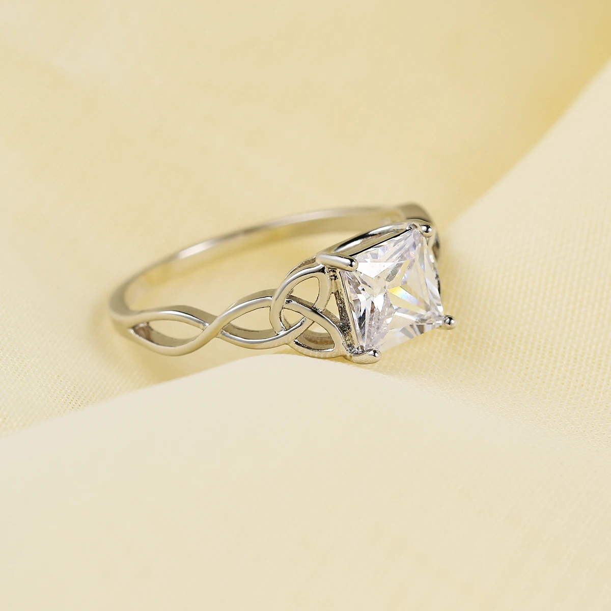 Crystal Rings Engagement Rings Fashion Rings Wedding Rings Finger Rings Ring For Women Thin Winding Wedding Engagement Ring Silver Color Crystal Jewelry DZR018