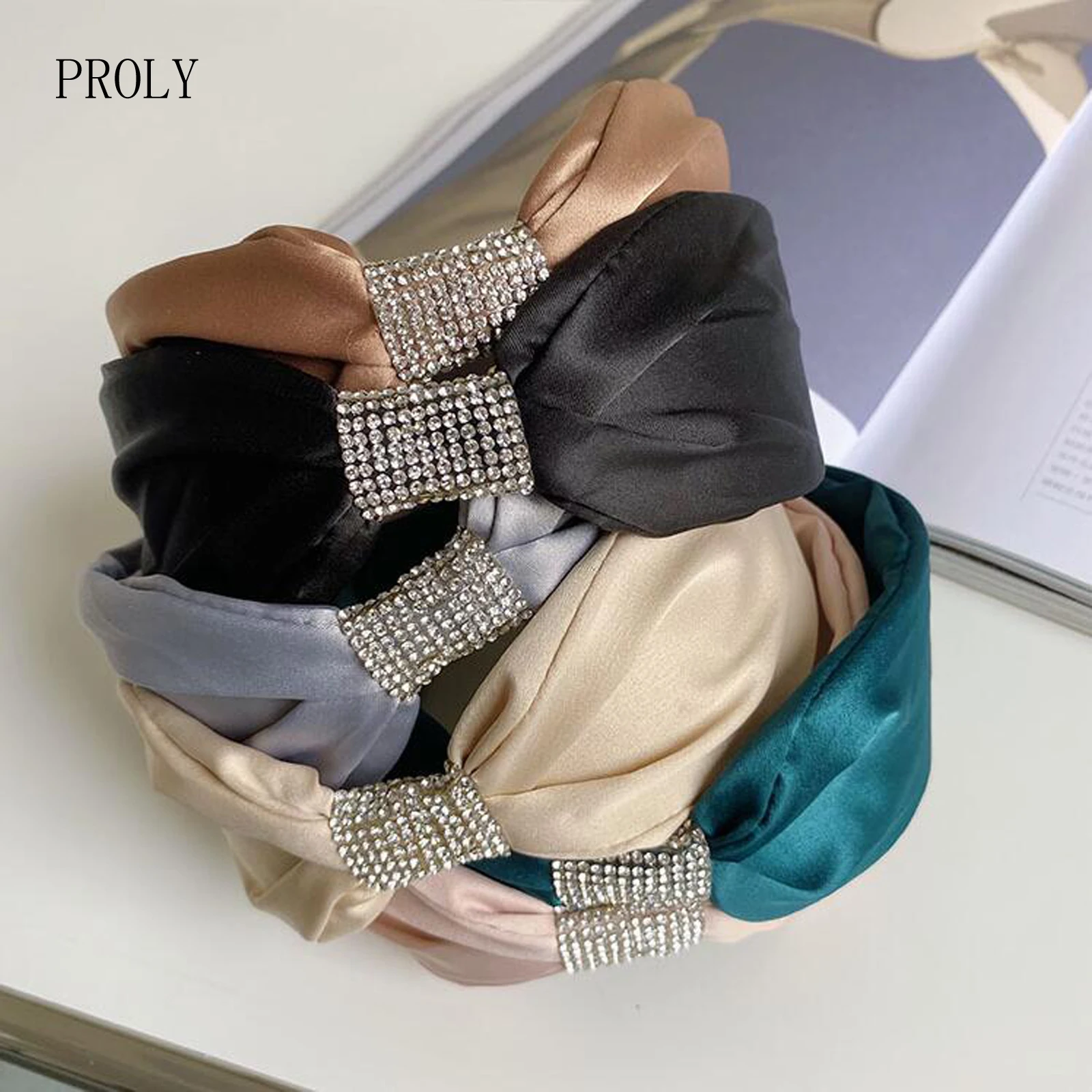 Повязка на голову женская PROLY мягкая однотонная широкая боковая стразы