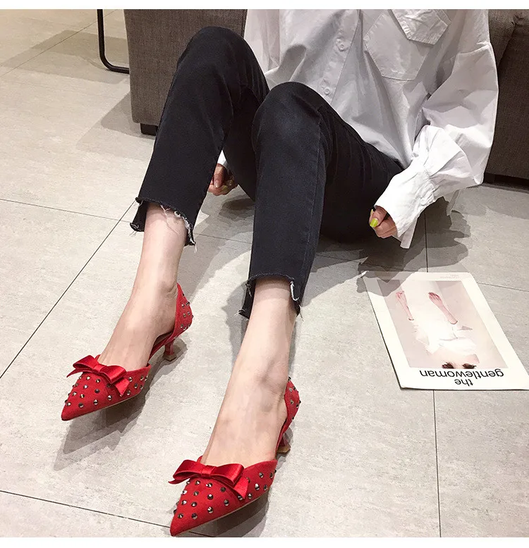 Женская обувь; коллекция года; элегантные вечерние туфли на высоком каблуке в Корейском стиле; модные пикантные Туфли на каблуке-рюмочке с заклепками