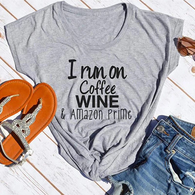 Футболка с надписью I Run On Coffee Wine & Amazon Prime забавная футболка унисекс для питья