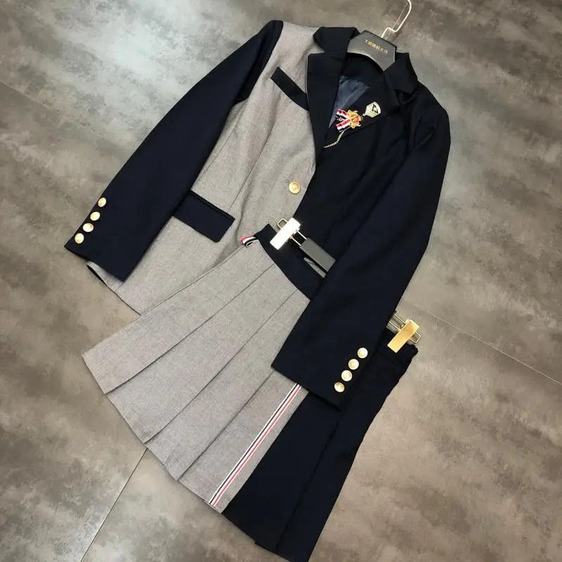 Костюм с юбкой осенний декоративный костюм с нашивкой куртка+ плиссированная юбка костюм из двух предметов