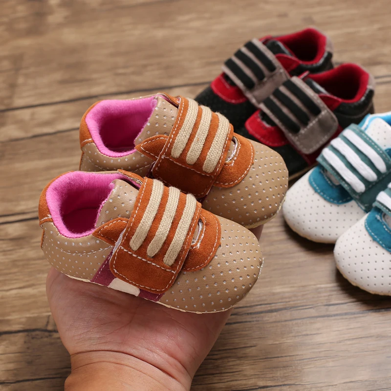 Обувь для маленьких мальчиков и девочек; обувь для малышей из искусственной кожи; нескользящие мокасины для малышей; scarpe; для новорожденных; bambina; tenis infantil