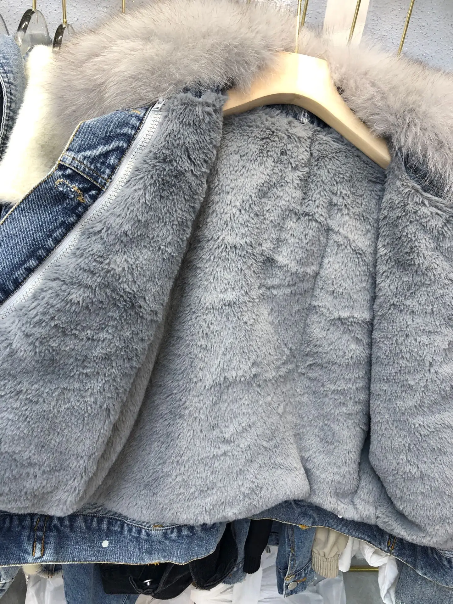 Новая осенне-зимняя куртка съемный для женщин шерстяная подкладка Лисий Мех Воротник Джинсовая куртка куртки с утеплителем Студенческая короткая верхняя одежда