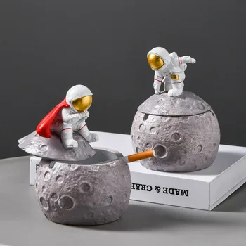 

2020 Creative Astronaut Ashtray Resin Space Dream Series Planet Astronaut Cartoon Anime Ashtray iqos Ashtray Home