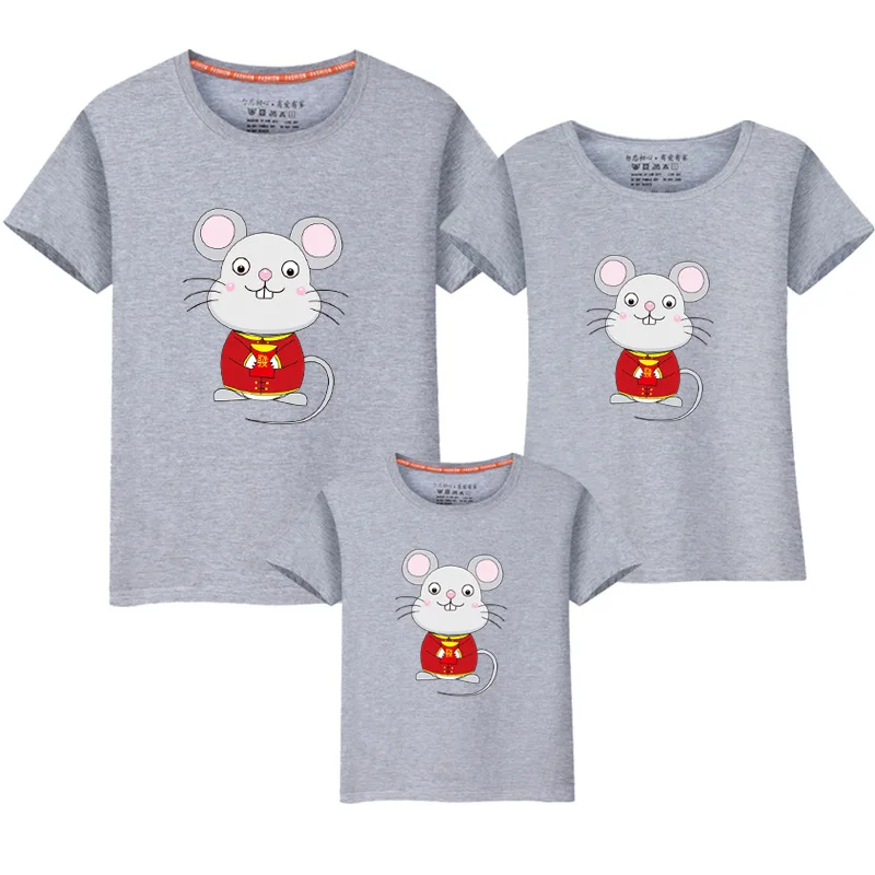 Новое поступление, Одинаковая одежда для мамы и дочки с принтом «Lucky mouse» г. Семейная футболка с надписью «Happy New year» для сына, мамы, папы, Ropa Navidad Familia - Цвет: Серый