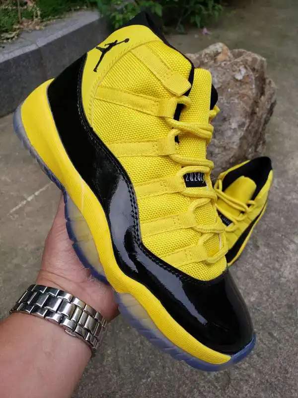 retro 11 amarillo