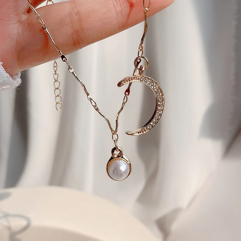 

Korean Version Female Choker Necklace Clavicle Chain Personality Wild Diamond Moon Pearl Pendant Necklace