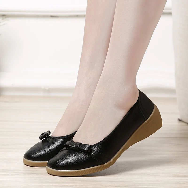 Flat single shoes female autumn new leather small shoes comfortable soft bottom casual shoes non-slip wild mother shoes