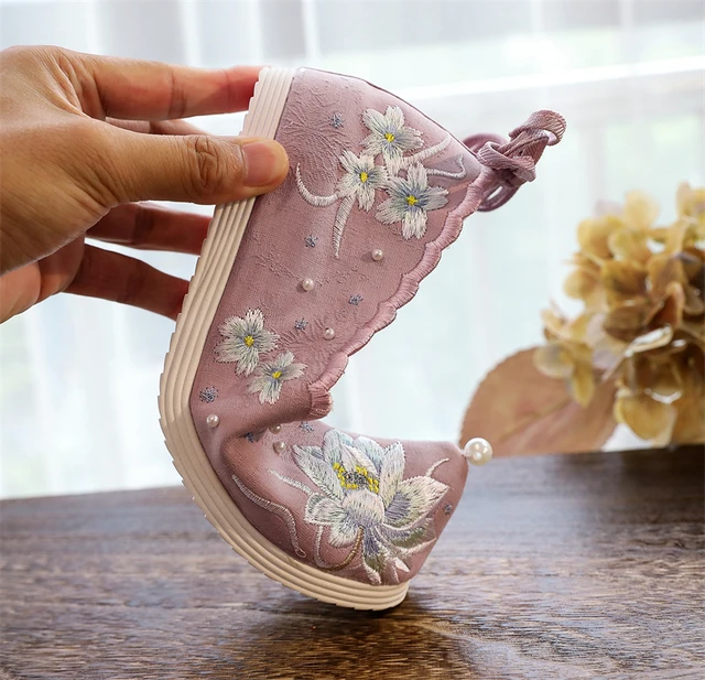 Chaussures de broderie florale chinoises traditionnelles pour filles