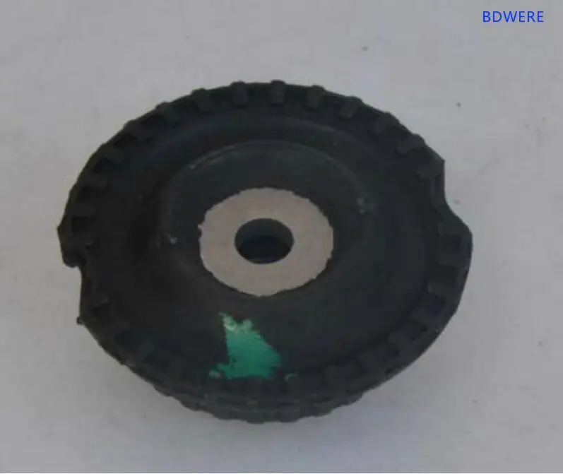 

4D0 412 377F A pair of front top rubber for B5