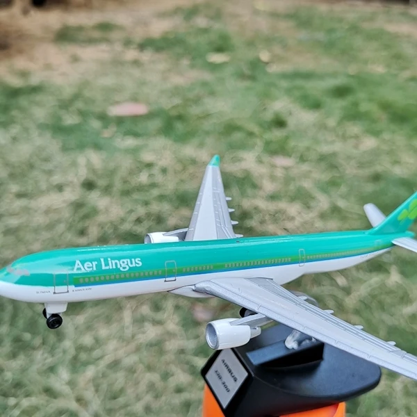 Специальный литой металл 330-300 Aer Lingus модель самолета демонстрационные части 13 см длинной мебели коллекционные игрушки для детей