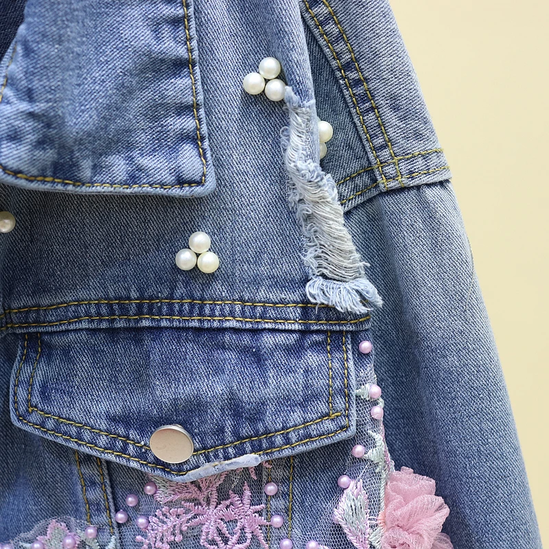 Jaqueta jeans feminina com miçangas e bordado,