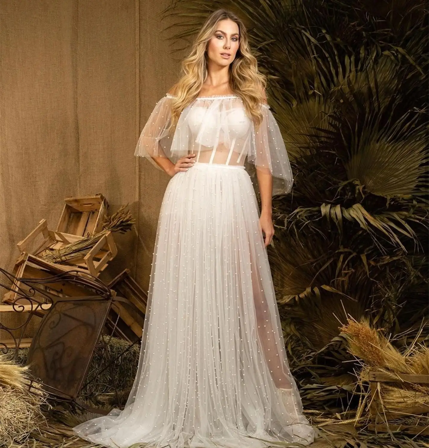 

2020 Off Shoulder wedding dress A-Line Court Train Floor Length Bridal Gowns Bohemian Beach Point Simple Batwing Sleeve Short