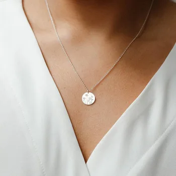 

Gold Silver Color Flower Pattern Round Pendant Necklaces for Women 2020 Fashion Jewelry Short Necklace Female Clavicle Chain New