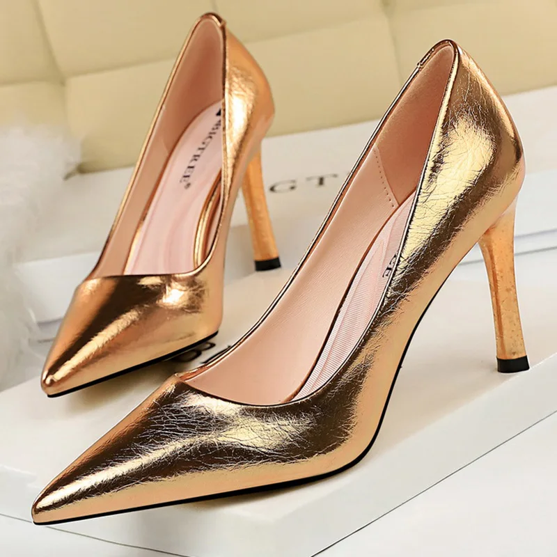 retractable heels patent