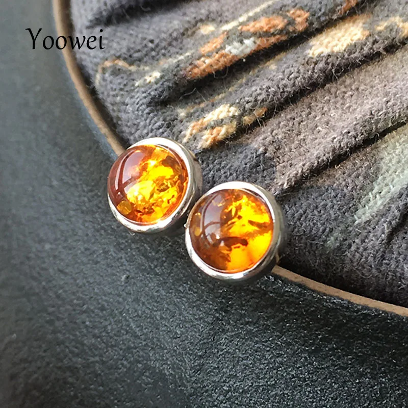 

Yoowei Natural Amber Earrings for Women Girl Round Shape 5.7mm Chic Stud Earrings OL Style Golden Baltic Amber Jewelry Wholesale