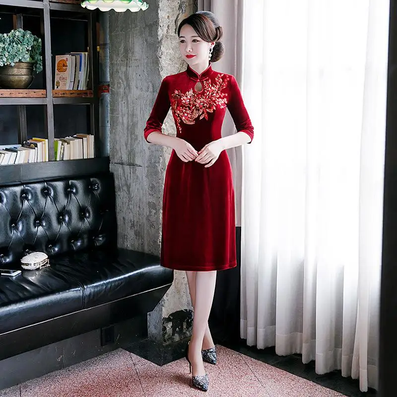 Новинка трапециевидной формы для леди Qipao необычная вышивка Чонсам с цветами плюс размер 3XL-5XL Vestidos традиционный Мандариновый воротник китайское платье - Цвет: Burgundy