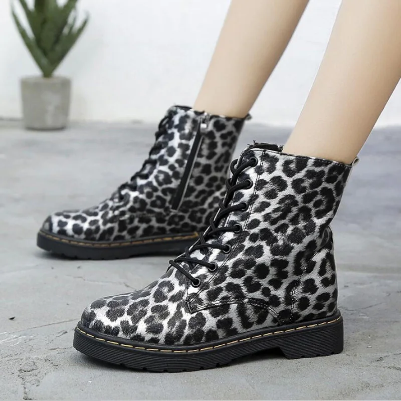 

Flat Boots Autumn And Winter Fur Fashion Round Head Lace-up Leather Boots European And American Leopard Print Women's Shoes