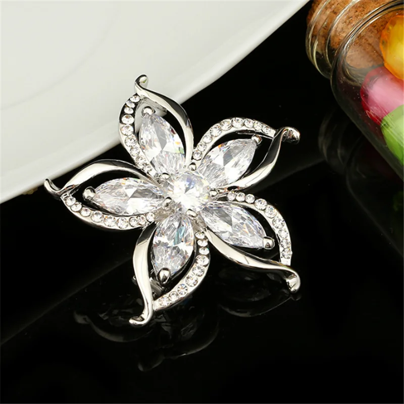 Fashion women's Suits Accessories Sunflower Pattern Brooch Shining Sunlight Jewelry Zircon Pin New Year Gift