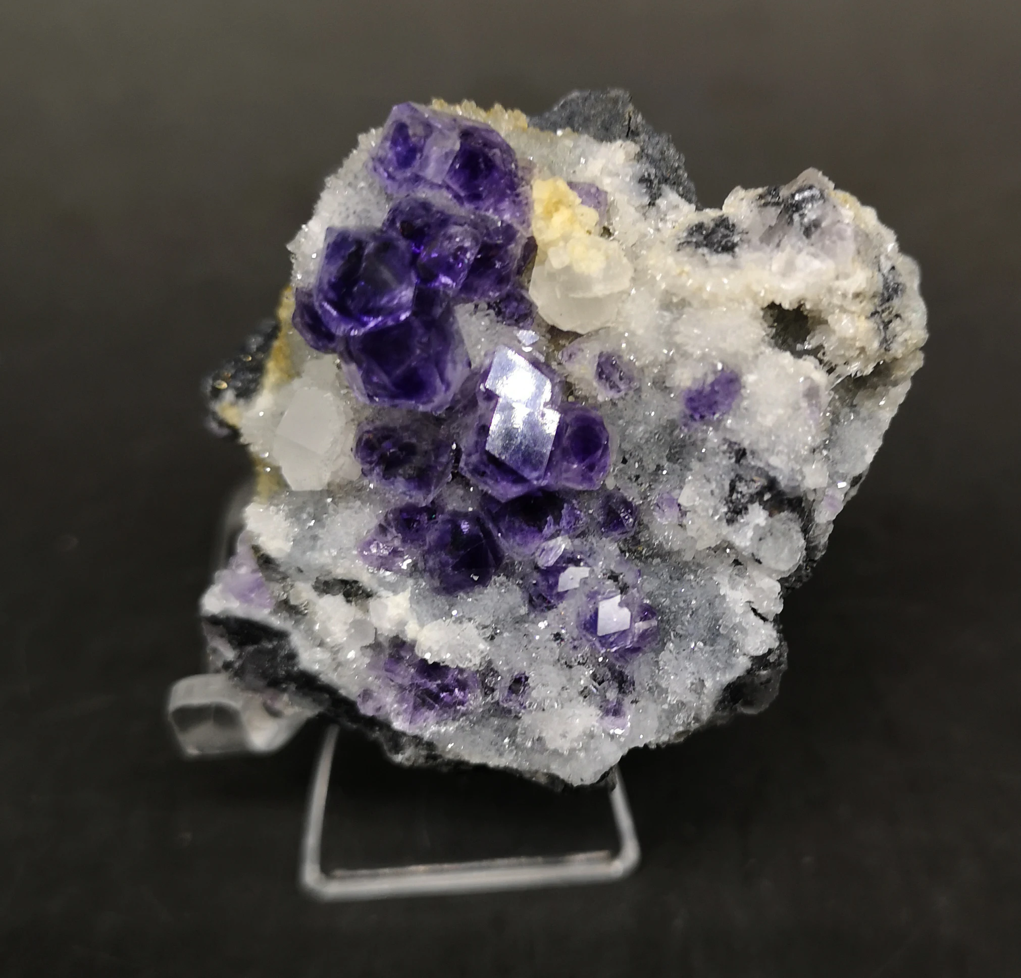 

New varieties! 108g Natural Polyhedral purple fluorite cluster mineral crystal specimens Stones and crystals Healing crystal