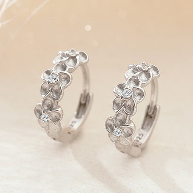 Daisy Round Hoop Earring For Women Delicate Korean Style Sweet Versatile Flower Earring Bride Wedding Engagement Jewelry