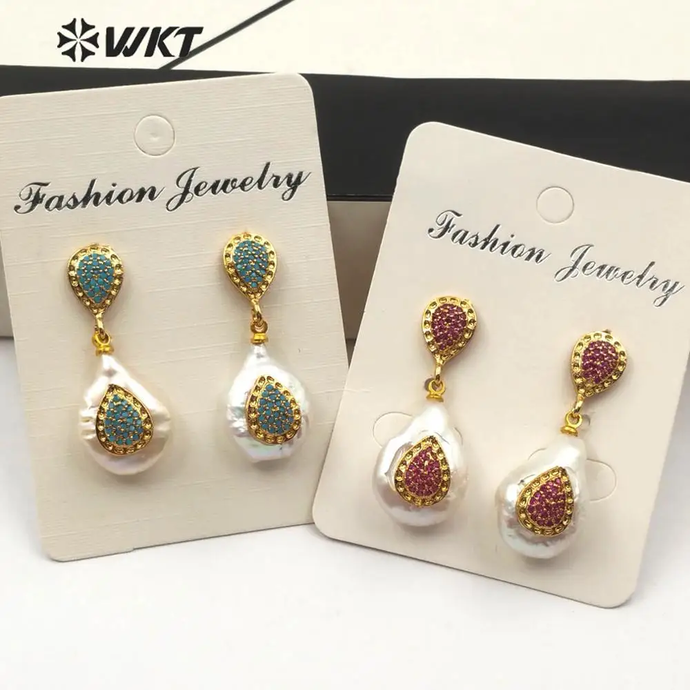 

WT-ME069 Natural Freshwater pearl Earring Waterdrop Shape Pearl With Cubic Zirconia Pave Gold Electroplated Fashion Earring